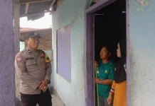 Sambangi Warga, Bhabinkamtibmas Ajak Orang Tua Awasi Anak