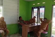 Babinsa Serma Tumpal Padang dan Kades, Perkuat Kolaborasi Bangun Desa