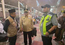 Dirjen Haji Pastikan Jemaah Surabaya Berangkat Usai Gangguan Pesawat
