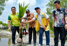 Pemkab Sergai Tanam Pohon di Pantai Merdeka