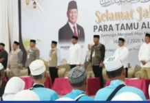 Lepas Jamaah Haji ke Tanah Suci Bupati Labusel: Jaga Kekompakan dan Kesehatan