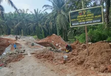 TNI Bangun Jembatan Armco di Desa Batu Lokong, Kec. Galang