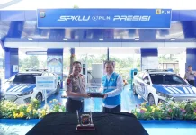 Kapolda Sumut Apresiasi PLN Mobile saat Mencoba SPKLU Ultra Fast Charging