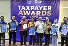 Bupati Deli Serdang Bersama Lima OPD Raih Penghargaan