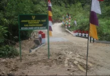 Prajurit Kodim 0206/Dairi Tuntaskan Dua Jembatan Armco di Pakpak Bharat