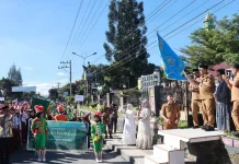 Bupati dan Wakil Bupati Dairi Lepas Kontingen Pawai Ta'aruf MTQ ke-51