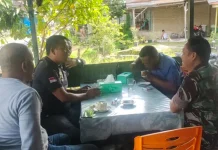 Babinsa dan Kanit Reskrim Bahas Keamanan hingga Kenakalan Remaja di Parongil