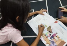 Perlunya Orangtua Pahami Waktu yang Tepat Membantu Anak Mengerjakan PR