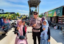 Patroli Humanis Polri Hadirkan Rasa Aman bagi Wisatawan di Pantai Teluk Mengkudu