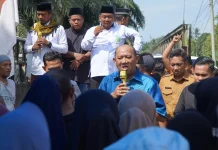 Temui Massa Aksi Damai, Bupati Langkat: Pastikan Jalan Air Hitam Segera Diaspal