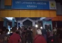 Puluhan Massa Sampaikan Aspirasi di PLN Kabupaten Asahan Terkait Pemadam Listrik