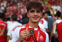 Dowman Mencetak Sejarah Sebagai Pemain Termuda yang Memenangkan Premier League