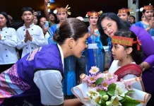 Kahiyang Ayu Tinjau Pelayanan Posyandu di Samosir