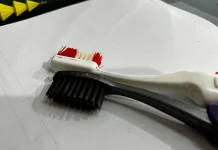 Sikat Gigi Bisa Jadi Sarang Kuman, Begini Cara Merawatnya dengan Benar