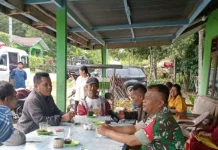 Ngopi Bareng Babinsa, Warga Kuta Ujung Curhat Anak Kecanduan HP saat Libur Sekolah