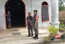 Babinsa Tunjukkan Wajah Humanis TNI saat Pengamanan Rumah Ibadah