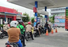 Antrean Panjang di SPBU Sejak Pertamax Naik Berpotensi Jadi Pemandangan Biasa