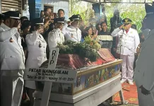 Camat Sumbul Pimpin Upacara Pemberangkatan Jenazah Kepala Desa Pegagan Julu III
