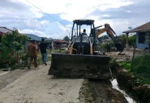 Gotong Royong Pemerintah Bersama Warga Sumbul, Perbaiki Infrastruktur Desa