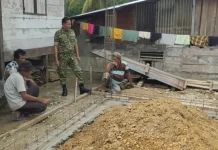 Babinsa Koramil 03/Parongil Hadir di tengah Warga, Bangun Kedekatan saat Pembangun