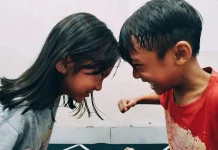 Perlakukan Anak Dengan Adil guna Atasi Sibling Rivalry