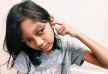 Gejala dan Cara Mengatasi Telinga yang Kemasukan Air