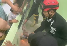 Damkar Asahan Evakuasi Kaki Bocah yang Tersangkut di Lubang Angin Rumah
