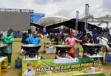 Lima Chef Racik Bubur Pedas dengan 40 Jenis Rempah di Arena Gelar Melayu Serumpun