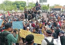 Ribuan Warga Empat Desa di Bandar Pulau Datangi Kantor Bupati, Minta Perbaikan Jala