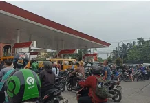 Pengisian BBM Antrean Panjang, Pengawas: Pendistribusian ke SPBU Tersendat