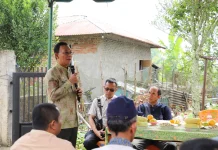 Gus Irawan Serahkan Bantuan Bibit dan Pakan Ikan, Dukung Swasembada Ikan