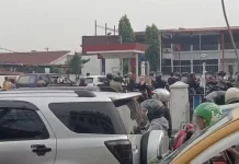 Antrean Panjang BBM di SPBU, Masyarakat Berharap Pasokan Segera Normal