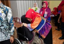 Bantuan Atensi bagi Lansia: Ketua TP PKK Kota Binjai Penyemangat Beraktivitas