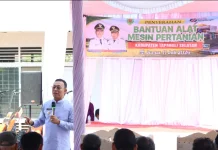 Dorong Produktivitas Petani, Bupati Tapsel Serahkan Bantuan Alsintan