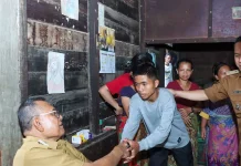 Kunjungi Korban Tabrakan Sibolangit, Bupati Dairi Beri Beasiswa Ahli Waris