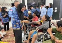 Puluhan Penyandang Disabilitas di Tanjungbalai Terima Bantuan Kursi Roda