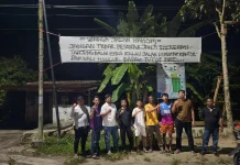 Pemerintah Gerah, Warga Mahoni Pasang Spanduk Tuntut Perbaikan Jalan