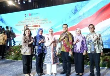Bupati Labuhanbatu Hadiri Penganugerahan Pemda Berprestasi