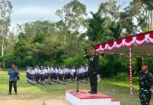 Kapten Inf J. Maibang Pimpin Upacara Penurunan Bendera Merah Putih di Tigalingga
