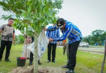 Pemkab Deli Serdang Donasi Bibit Pohon Gantikan Karangan Bunga