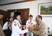 Pj Sekdaprov Sumut Sambut Kepulangan Dua Paskibraka Nasional Asal Toba