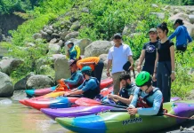 Enam Peselancar Kayak Asal Inggris Jajaki Arus Sungai Dairi