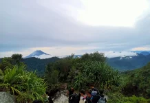 Hiking Perjalanan Fisik lebih dari Sekedar Olahraga