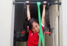 Bergelantungan Membantu Perkembangan Fisik Anak