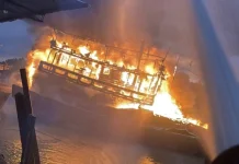 Kapal Pukat Lingkung KM DUTA Terbakar di Tangkahan Gudang Aleng Tanjungbalai
