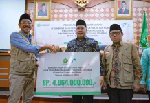 Serahkan Bantuan Bencana Sumut dan Aceh, Dirjen Bimas Islam Pentingnya Ekoteologi