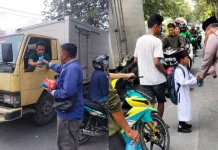 Polsek Sunggal Bagikan Makanan kepada Warga di Jalan TB Simatupang