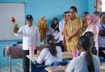 Mendikdasmen Tinjau SMPN 16 Medan, Rico Waas Siapkan Mebelair Baru