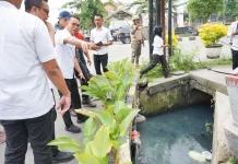 Sidak Drainase di Helvetia, Zakiyuddin Soroti Drainase Tersumbat
