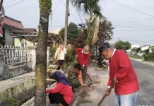 Cegah Banjir, Babinsa Koramil 06/Kisaran Gotong Royong